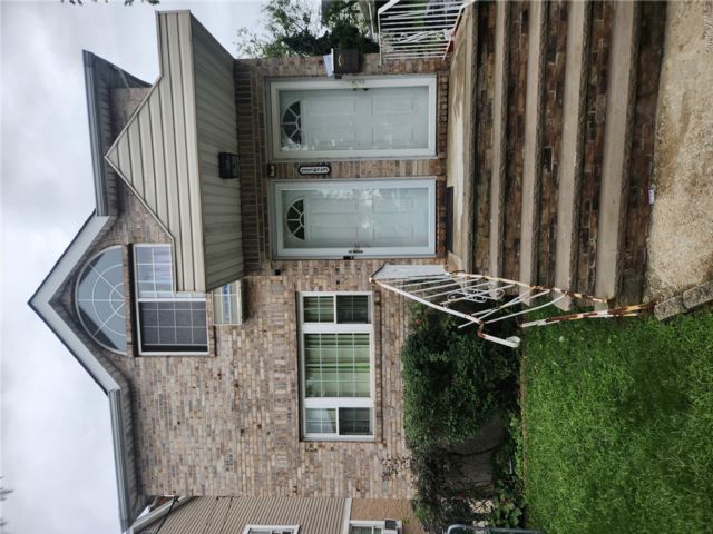  3 BR,  2.00 BTH &nbsp;Hi ranch style home in Saint Albans