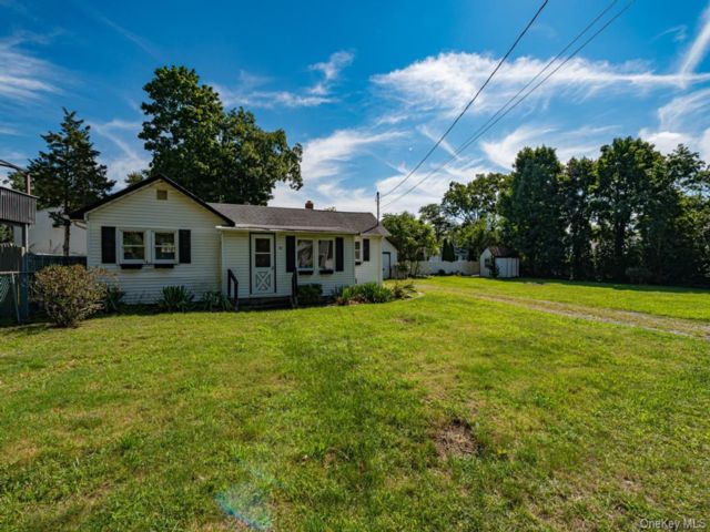 1 BR,  1.00 BTH &nbsp;Ranch style home in Nesconset