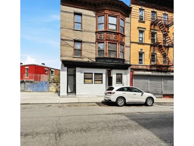  4 BR,  1.00 BTH &nbsp;Other style home in Yonkers