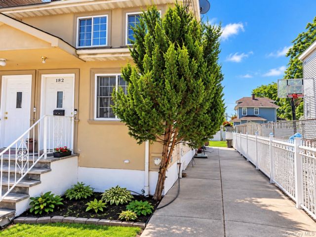  6 BR,  2.00 BTH &nbsp;House style home in Springfield Gardens