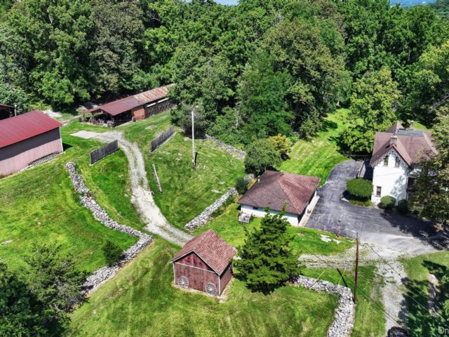  3 BR,  3.00 BTH &nbsp;Colonial style home in Newburgh