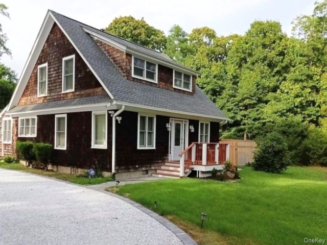  6 BR,  3.00 BTH &nbsp;Exp cape style home in Westhampton Beach