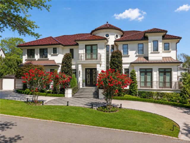  4 BR,  6.00 BTH &nbsp;Contemporary style home in Bayside