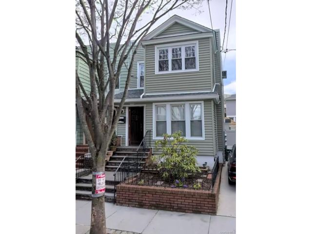  4 BR,  1.00 BTH &nbsp;Other style home in Kew Gardens