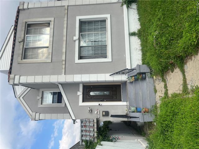  4 BR,  3.00 BTH &nbsp;Contemporary style home in Laurelton