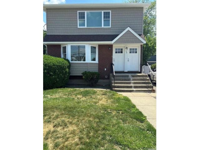  3 BR,  1.00 BTH &nbsp;Includes legal  style home in East Rockaway