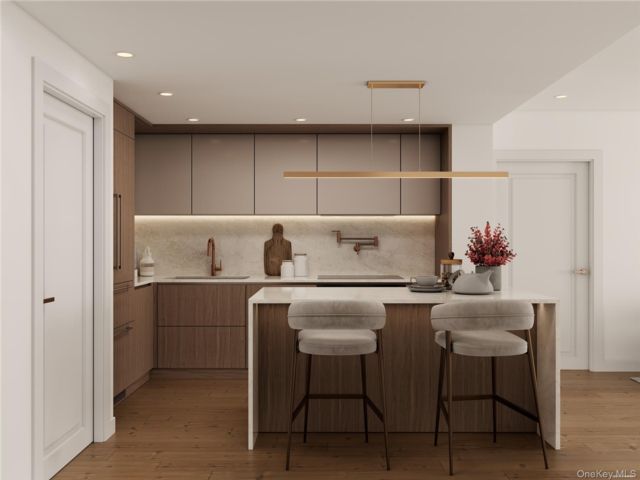  3 BR,  2.00 BTH &nbsp;Mid rise style home in Long Island City