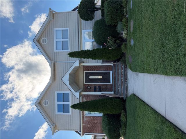  2 BR,  1.00 BTH &nbsp;A-frame style home in Williston Park