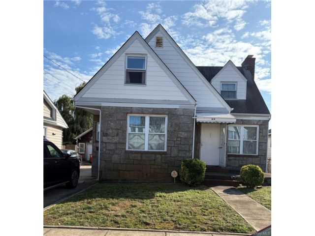  4 BR,  2.00 BTH &nbsp;Cape cod style home in Valley Stream