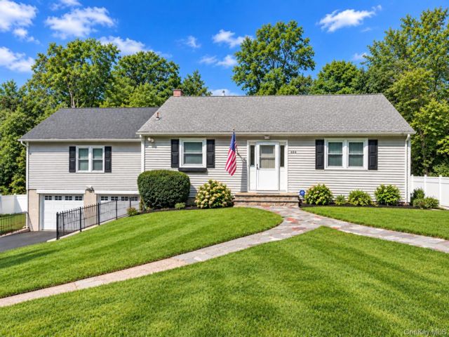  3 BR,  4.00 BTH &nbsp;Ranch style home in Peekskill