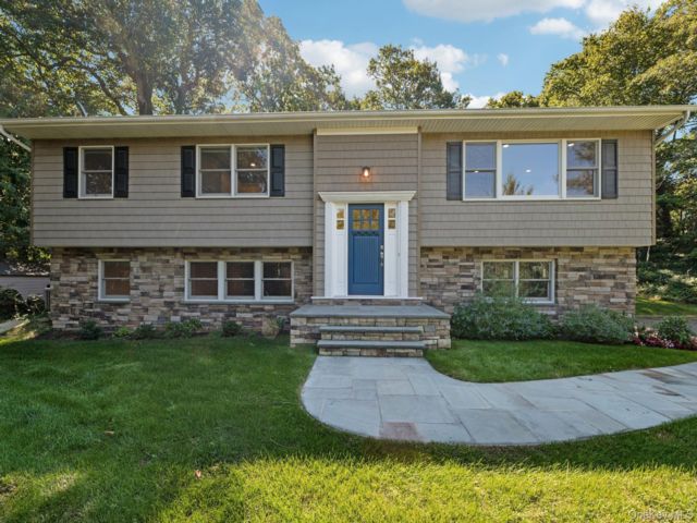  4 BR,  3.00 BTH &nbsp;Hi ranch style home in Northport
