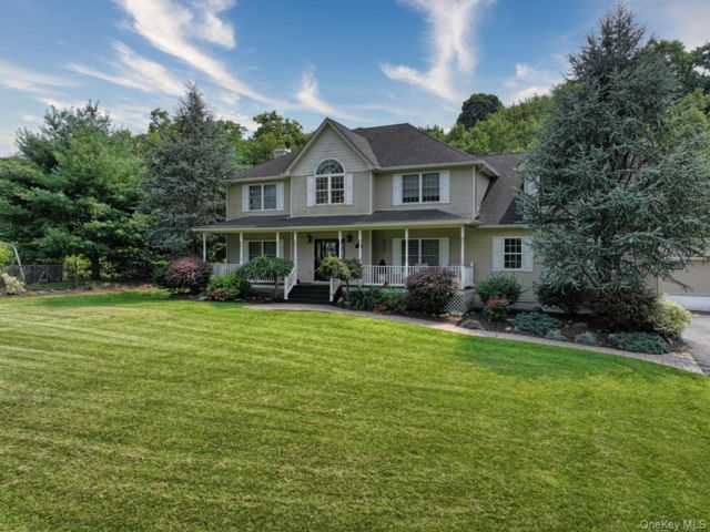  4 BR,  4.00 BTH &nbsp;Colonial style home in Highland Mills