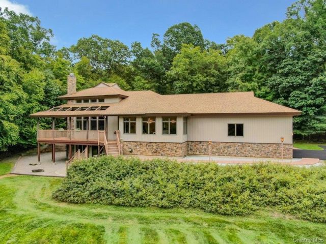  3 BR,  3.00 BTH &nbsp;Contemporary style home in Middletown