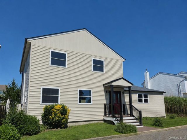  4 BR,  2.00 BTH &nbsp;Other style home in Seaford