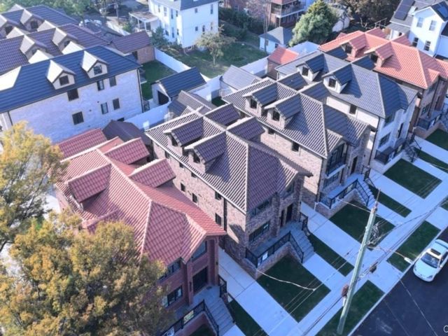  3 BR,  2.00 BTH &nbsp;Modern style home in Bayside