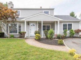  6 BR,  4.00 BTH &nbsp;Colonial style home in Levittown
