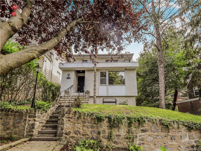  4 BR,  3.00 BTH &nbsp;Other style home in Riverdale