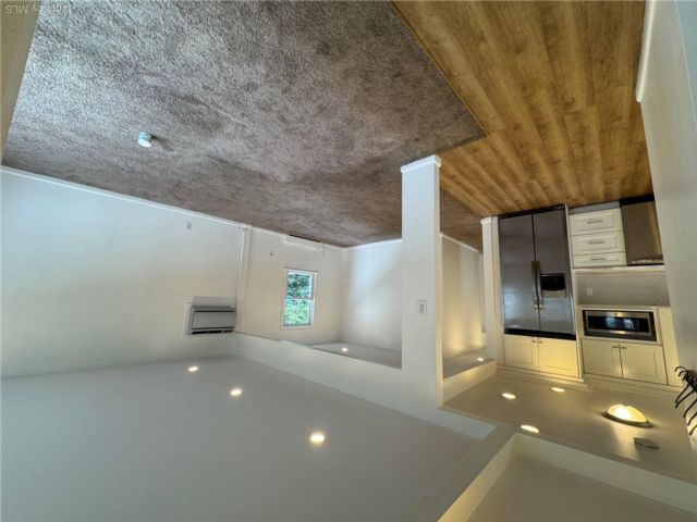  4 BR,  2.00 BTH &nbsp;Contemporary style home in Little Neck