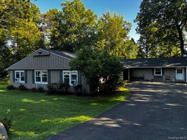  5 BR,  2.00 BTH &nbsp;Ranch style home in New Windsor