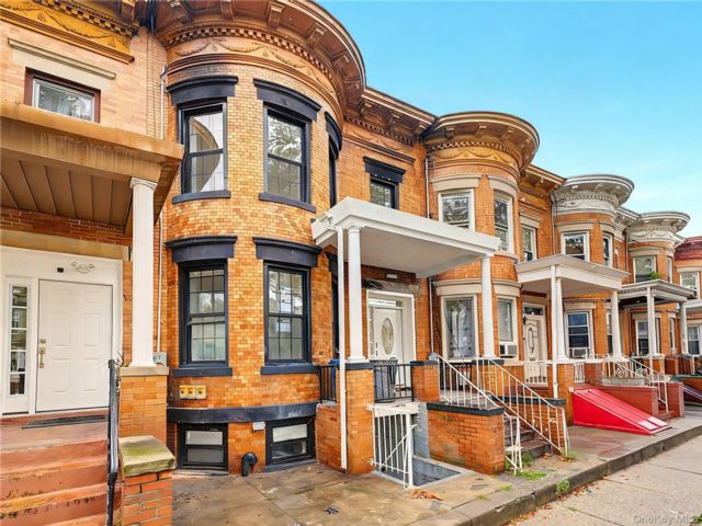  6 BR,  4.00 BTH &nbsp;House style home in Woodhaven