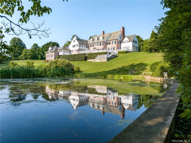  8 BR,  7.00 BTH &nbsp;Colonial style home in Rye