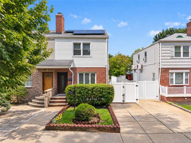 2 BR,  2.00 BTH &nbsp;Other style home in Fresh Meadows