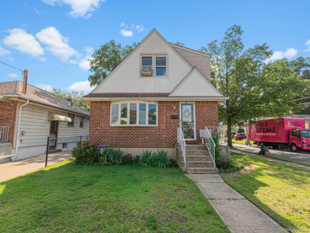  4 BR,  2.00 BTH &nbsp;Cape cod style home in Lynbrook