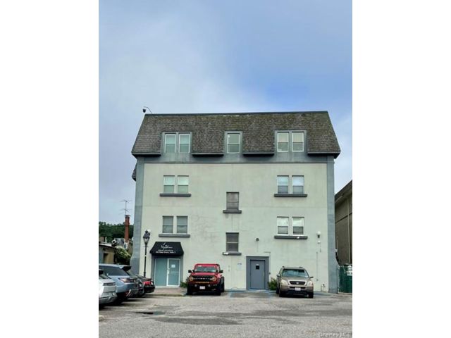 2 BR,  1.00 BTH &nbsp;High rise style home in Port Jefferson
