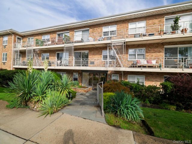  1 BR,  1.00 BTH &nbsp;Other style home in Rockville Centre