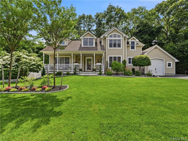  3 BR,  2.00 BTH &nbsp;Colonial style home in Great River