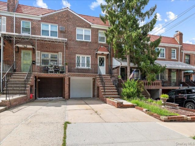  3 BR,  2.00 BTH &nbsp;Other style home in Flushing