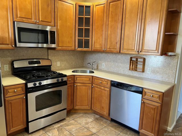  3 BR,  1.00 BTH &nbsp;Other style home in Ozone Park