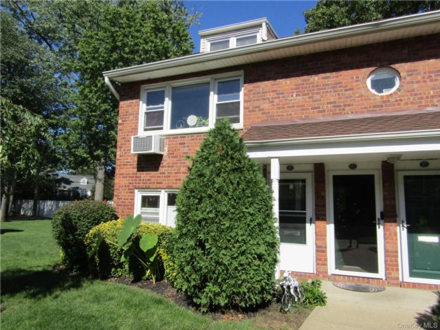  2 BR,  2.00 BTH &nbsp;Garden style home in Baldwin