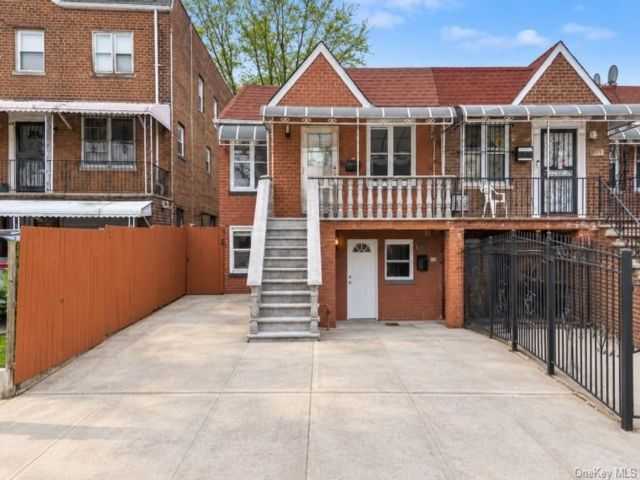  2 BR,  2.00 BTH &nbsp;House style home in Esplanade