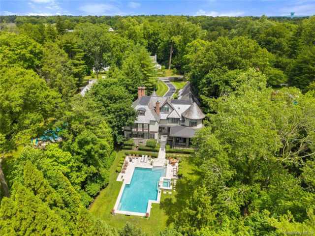  5 BR,  8.00 BTH &nbsp;Tudor style home in Scarsdale