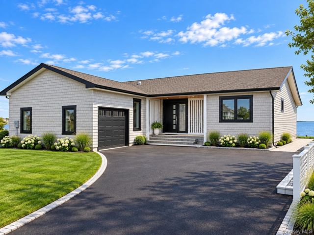  3 BR,  2.00 BTH &nbsp;Exp ranch style home in Babylon