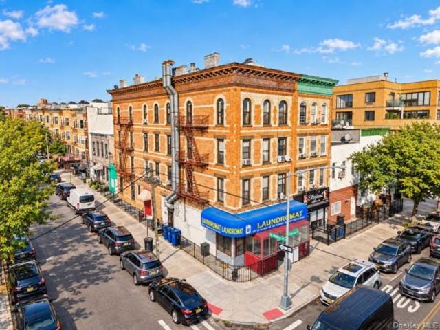 Studio,  0.00 BTH &nbsp;Commercial style home in Ridgewood