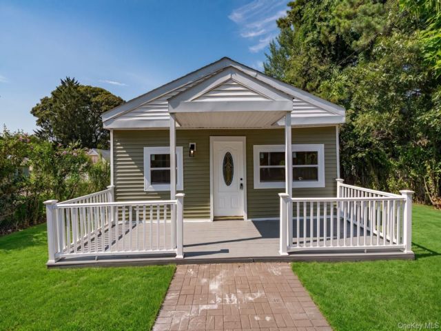  3 BR,  1.00 BTH &nbsp;Ranch style home in Selden