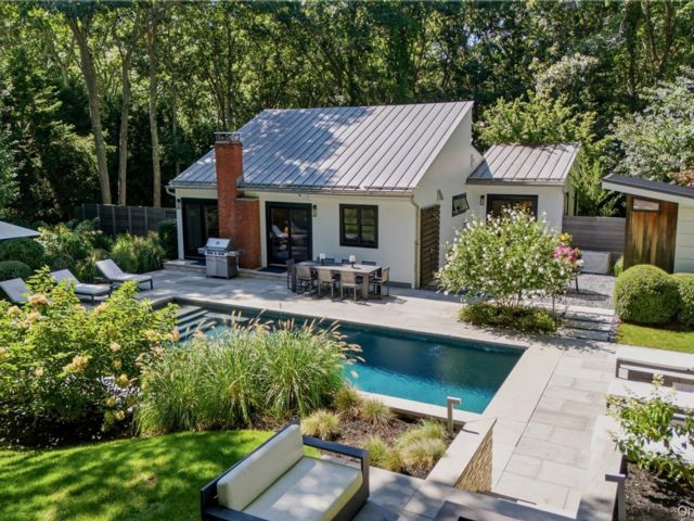  3 BR,  3.00 BTH &nbsp;Contemporary style home in East Hampton