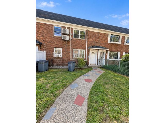  4 BR,  0.00 BTH &nbsp;House style home in Flushing