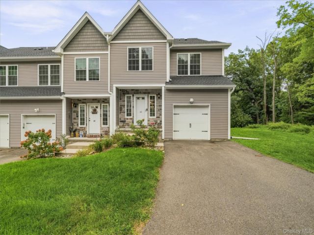  3 BR,  3.00 BTH &nbsp;Condo style home in New Windsor
