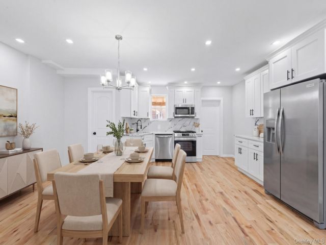  3 BR,  3.00 BTH &nbsp;House style home in East New York
