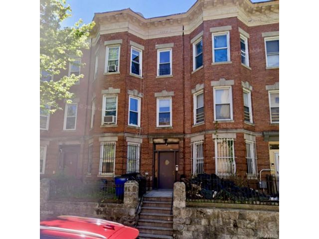 10 BR,  3.00 BTH &nbsp;House style home in Fordham