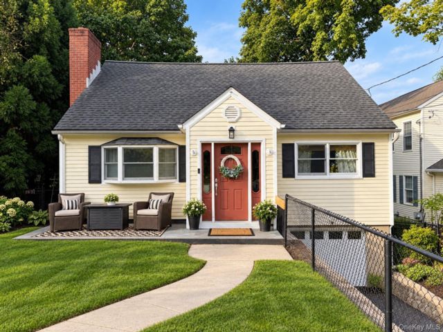  3 BR,  2.00 BTH &nbsp;Colonial style home in Croton-on-hudson