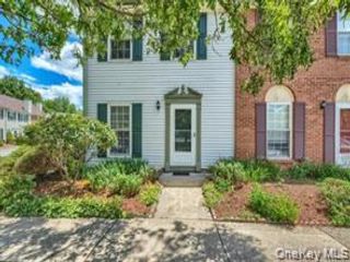  2 BR,  3.00 BTH &nbsp;Condo style home in Washingtonville