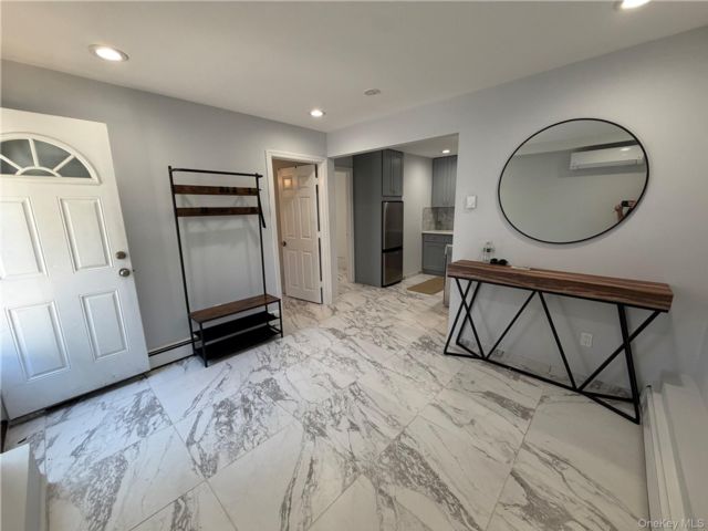  1 BR,  1.00 BTH &nbsp;Split level style home in North Bellmore