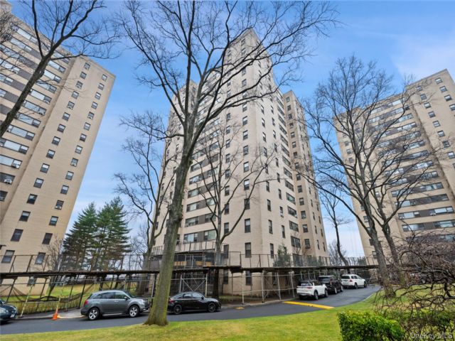 Studio,  1.00 BTH &nbsp;High rise style home in Jerome Avenue
