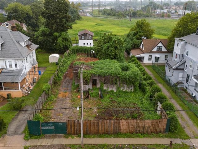 Lot <b>Size:</b> 75 by 150 &nbsp;House style home in Far Rockaway