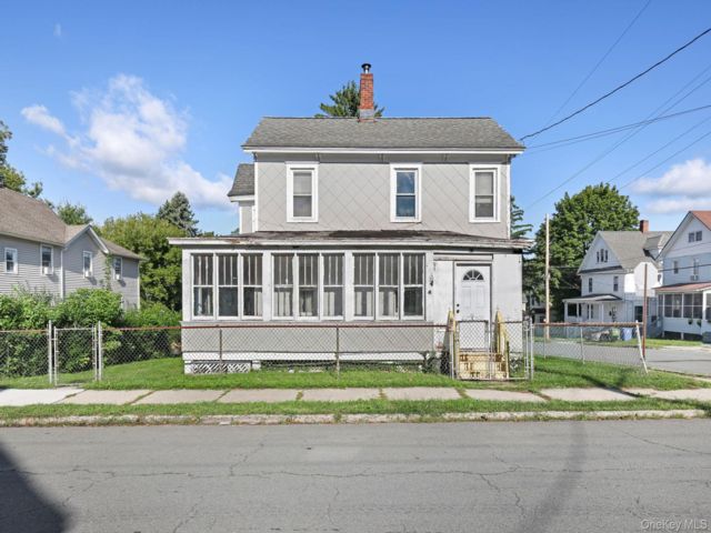  3 BR,  2.00 BTH &nbsp;Colonial style home in Middletown