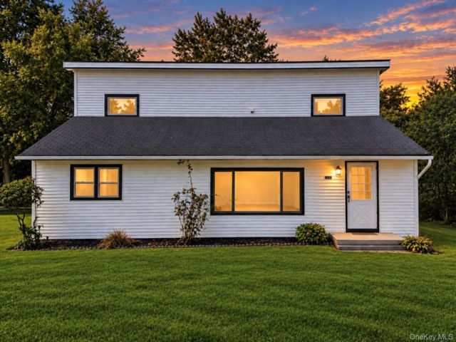  4 BR,  2.00 BTH &nbsp;Contemporary style home in Middletown